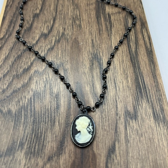 Black and White Cameo Victorian Necklace Black Beads - Picture 5 of 11
